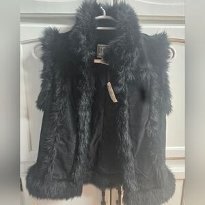 BB Dakota Medium, Black Genuine Suede Shell, Faux Fur Vest, Never Worn